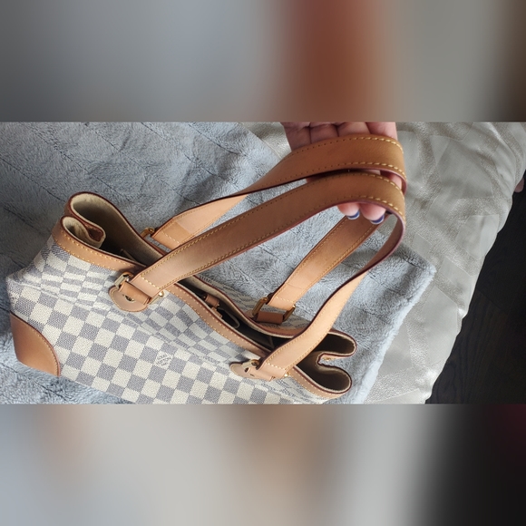 LV Hampstead Tote - Picture 14 of 17